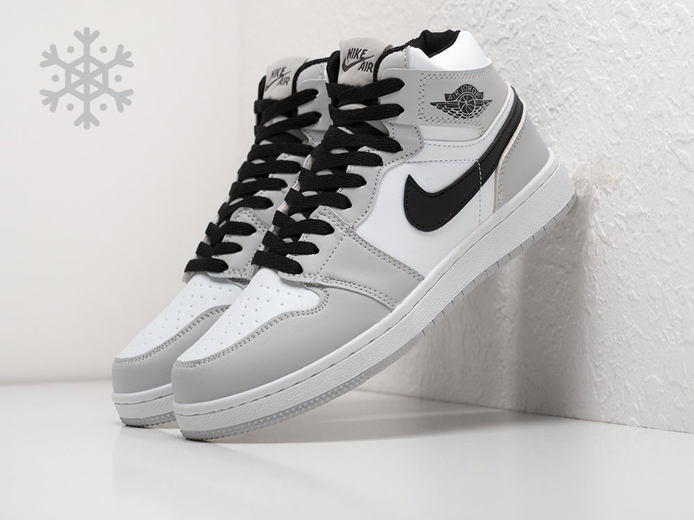 Зимние Кроссовки Nike Air Jordan 1 Mid Цена: 4 100 руб в интернет-магазине  onTheStreet